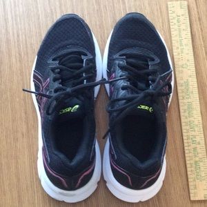 Ladies Black ASICS athletic shoes. Size 6
